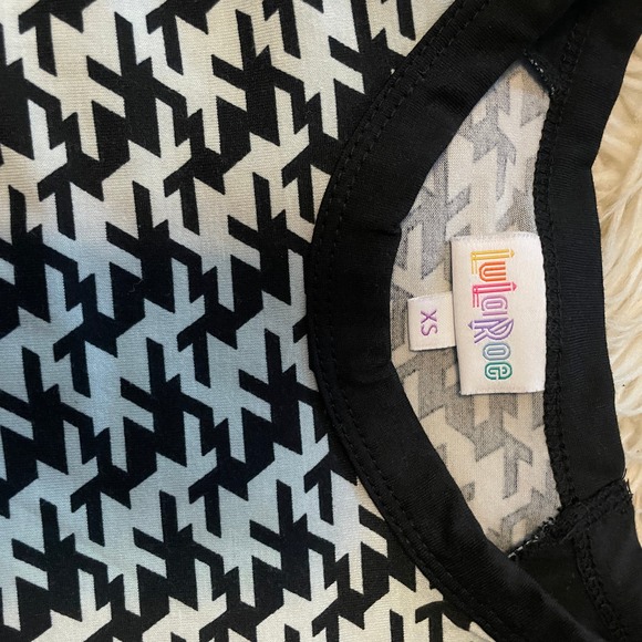 LaLaRoe Randy Women's Raglan Baseball Tee Black Geometric Women's Size XS 2-4 - Picture 5 of 7